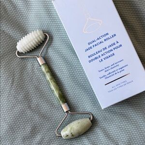 Dual-Action Jade Facial Roller - Green & White